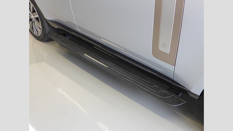 2024 認定中古車 Land Rover Range Rover ハクバシルバー 615 AWD（AT） スタンダードホイールベース SV