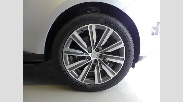 2024 認定中古車 Land Rover Range Rover ハクバシルバー 615 AWD（AT） スタンダードホイールベース SV