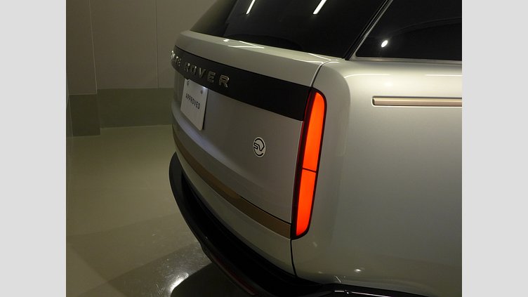 2024 認定中古車 Land Rover Range Rover ハクバシルバー 615 AWD（AT） スタンダードホイールベース SV