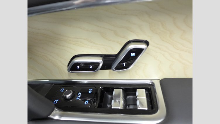 2024 認定中古車 Land Rover Range Rover ハクバシルバー 615 AWD（AT） スタンダードホイールベース SV