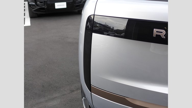 2024 認定中古車 Land Rover Range Rover ハクバシルバー 615 AWD（AT） スタンダードホイールベース SV