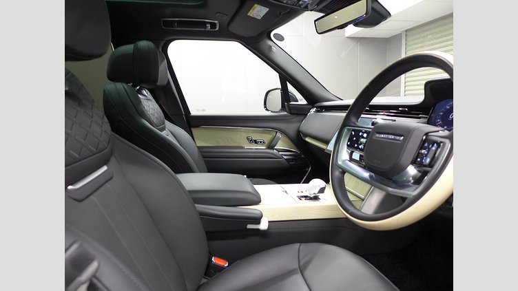 2024 認定中古車 Land Rover Range Rover ハクバシルバー 615 AWD（AT） スタンダードホイールベース SV