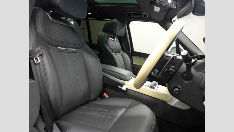 2024 認定中古車 Land Rover Range Rover ハクバシルバー 615 AWD（AT） スタンダードホイールベース SV
