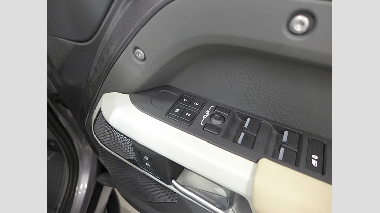 2023 認定中古車 Land Rover Defender 110 アイガーグレイ D300 AWD（AT） X-DYNAMIC SE