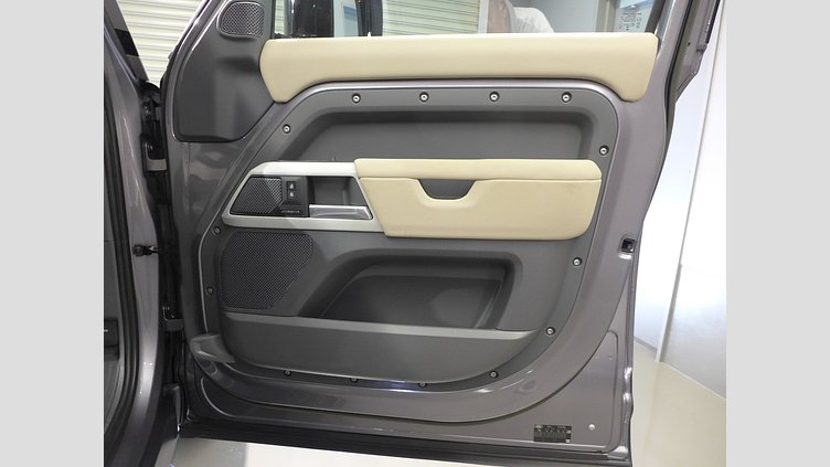 2023 認定中古車 Land Rover Defender 110 アイガーグレイ D300 AWD（AT） X-DYNAMIC SE