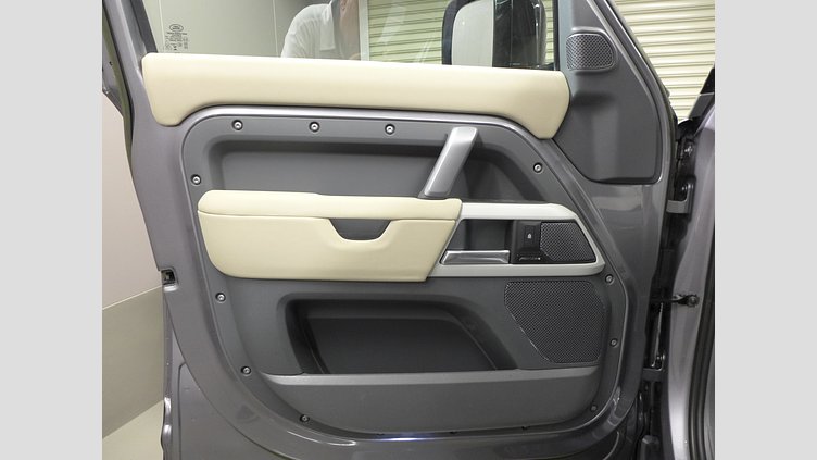 2023 認定中古車 Land Rover Defender 110 アイガーグレイ D300 AWD（AT） X-DYNAMIC SE