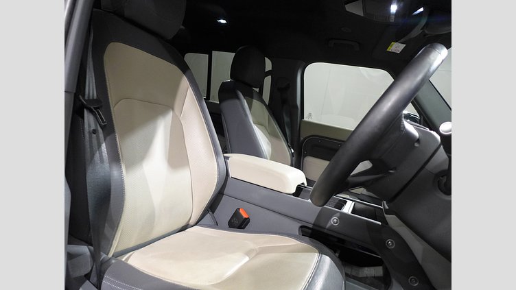 2023 認定中古車 Land Rover Defender 110 アイガーグレイ D300 AWD（AT） X-DYNAMIC SE