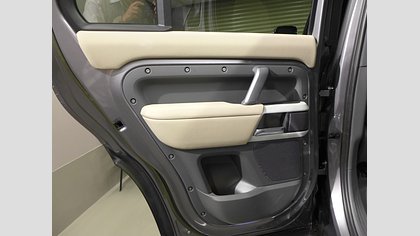 Defender 110 23