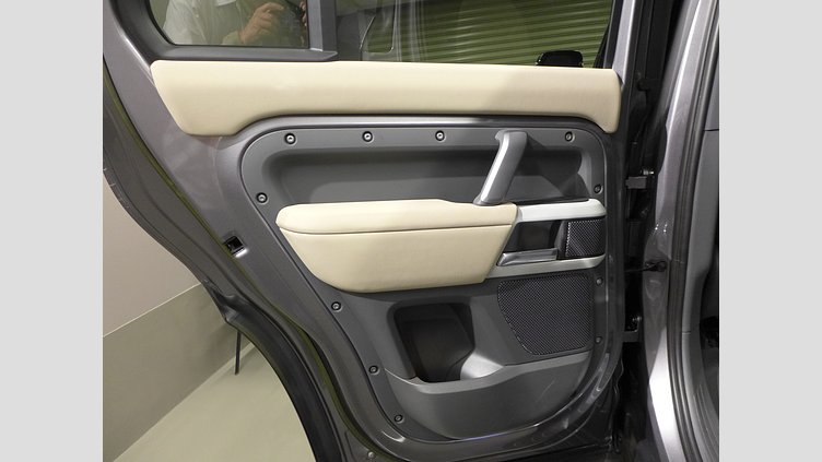 2023 認定中古車 Land Rover Defender 110 アイガーグレイ D300 AWD（AT） X-DYNAMIC SE