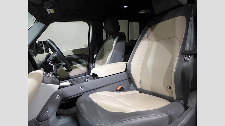 2023 認定中古車 Land Rover Defender 110 アイガーグレイ D300 AWD（AT） X-DYNAMIC SE