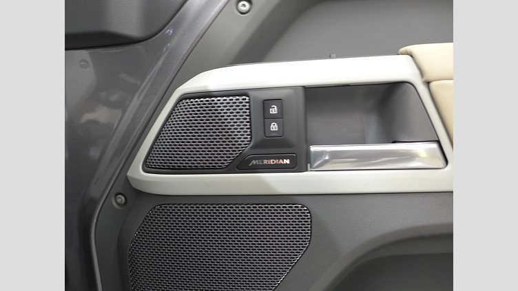2023 認定中古車 Land Rover Defender 110 アイガーグレイ D300 AWD（AT） X-DYNAMIC SE