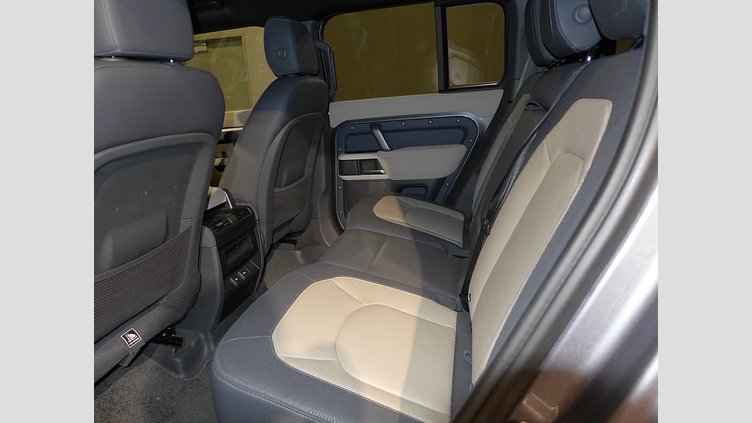 2023 認定中古車 Land Rover Defender 110 アイガーグレイ D300 AWD（AT） X-DYNAMIC SE