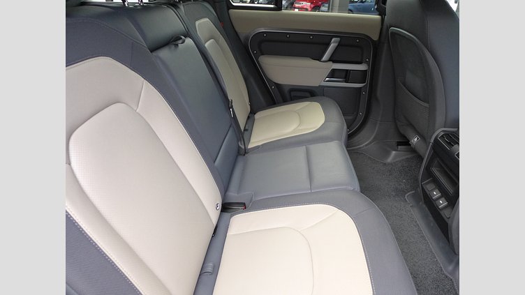 2023 認定中古車 Land Rover Defender 110 アイガーグレイ D300 AWD（AT） X-DYNAMIC SE