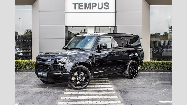 2023 SKLADOVÉ VOZIDLÁ Land Rover Defender 130 Santorini Black 3,0-liter, 6-valec, Diesel 300 k, 5 dr SUV, turbodiesel MHEV (automat),
  130, X-Dynamic HSE , 300PS