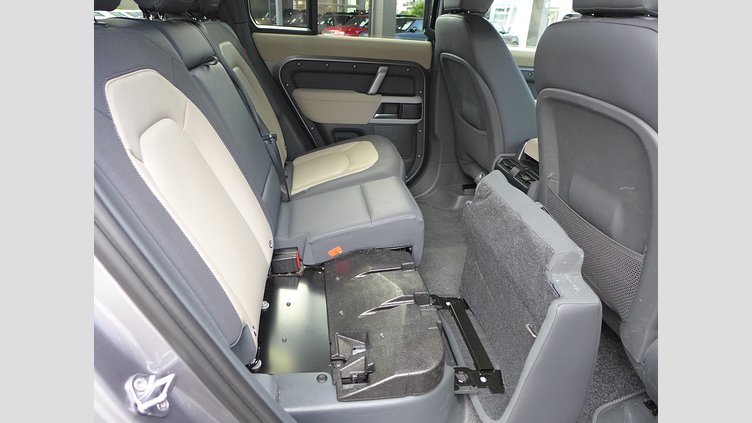 2023 認定中古車 Land Rover Defender 110 アイガーグレイ D300 AWD（AT） X-DYNAMIC SE