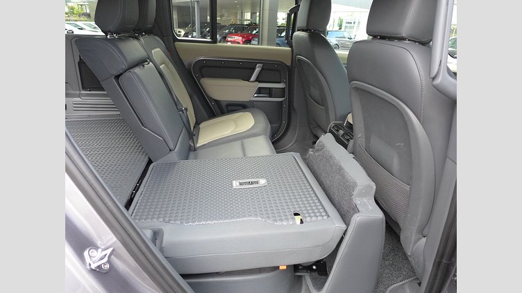2023 認定中古車 Land Rover Defender 110 アイガーグレイ D300 AWD（AT） X-DYNAMIC SE