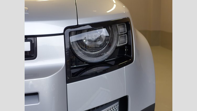 2023 認定中古車 Land Rover Defender 110 ハクバシルバー P300 AWD（AT） S