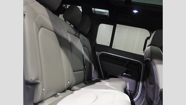 2023 認定中古車 Land Rover Defender 110 ハクバシルバー P300 AWD（AT） S