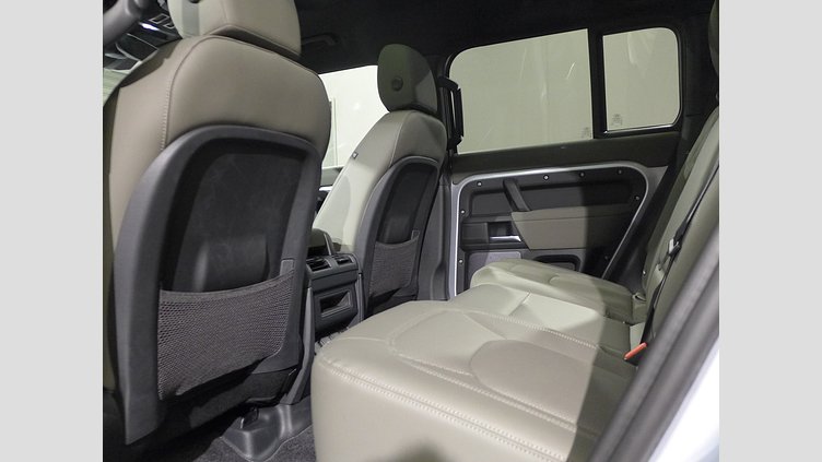2023 認定中古車 Land Rover Defender 110 ハクバシルバー P300 AWD（AT） S