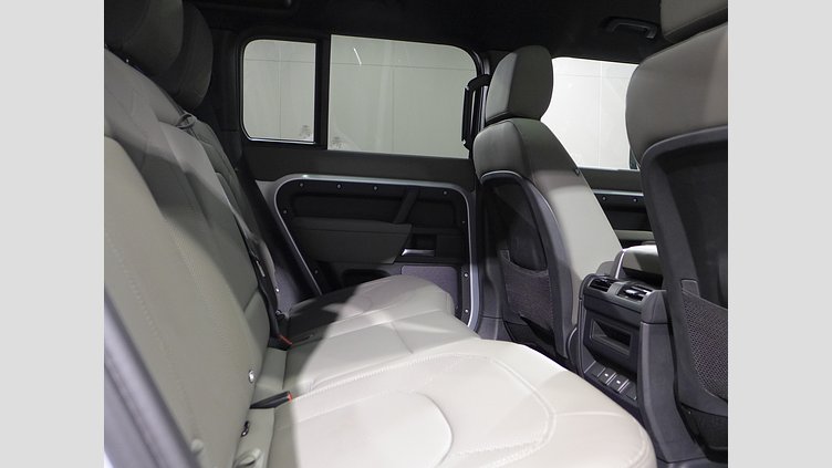 2023 認定中古車 Land Rover Defender 110 ハクバシルバー P300 AWD（AT） S