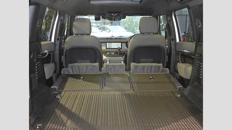 2023 認定中古車 Land Rover Defender 110 ハクバシルバー P300 AWD（AT） S