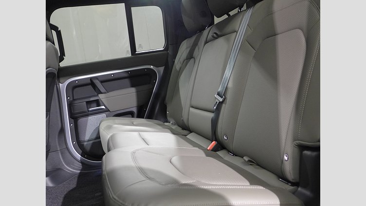 2023 認定中古車 Land Rover Defender 110 ハクバシルバー P300 AWD（AT） S