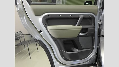Defender 110 23