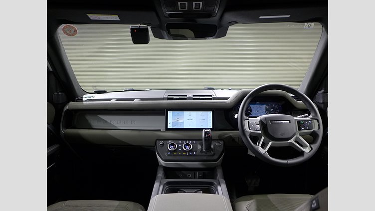2023 認定中古車 Land Rover Defender 110 ハクバシルバー P300 AWD（AT） S