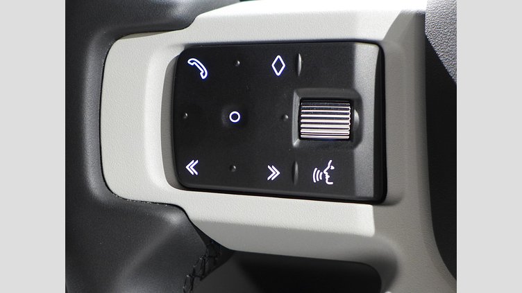 2023 認定中古車 Land Rover Defender 110 ハクバシルバー P300 AWD（AT） S