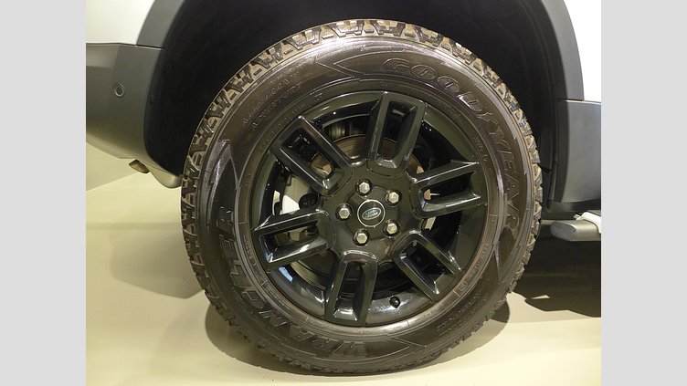 2023 認定中古車 Land Rover Defender 110 ハクバシルバー P300 AWD（AT） S