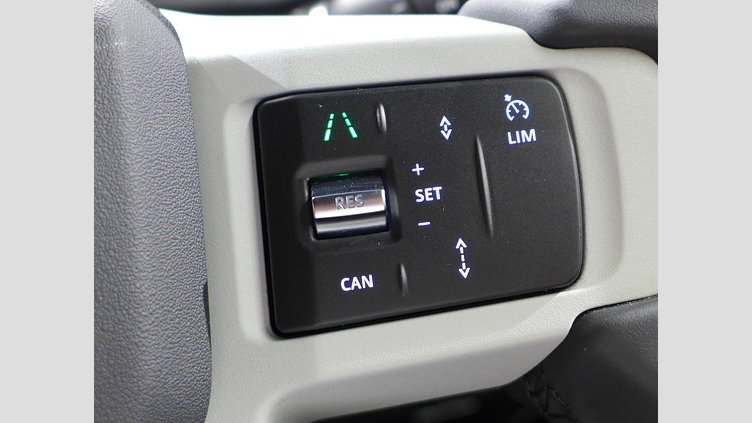 2023 認定中古車 Land Rover Defender 110 ハクバシルバー P300 AWD（AT） S