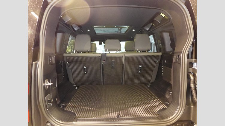 2023 認定中古車 Land Rover Defender 110 ハクバシルバー P300 AWD（AT） S