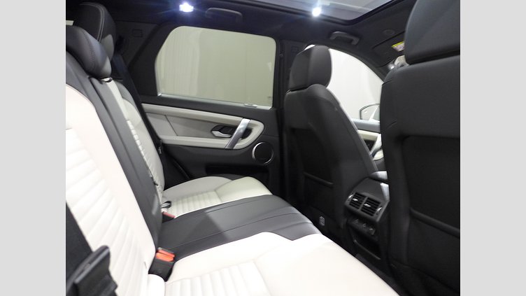2024 認定中古車 Land Rover Discovery Sport オストゥーニパールホワイト D200マイルドハイブリッド（ディーゼル） 標準ホイール DYNAMIC SE