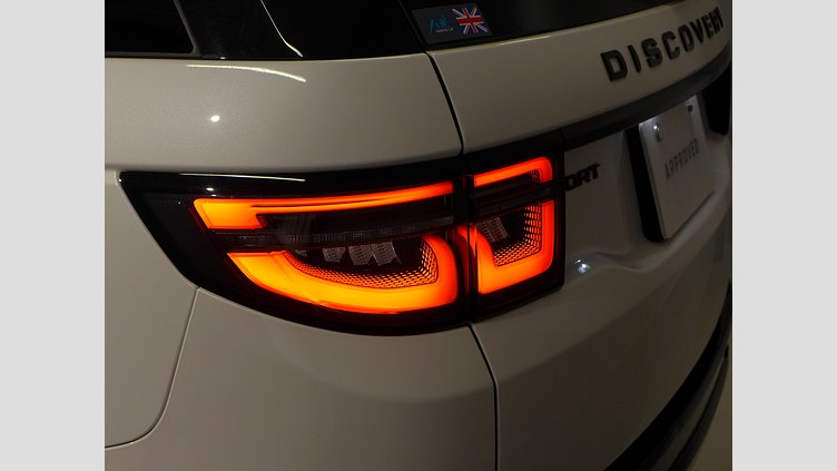 2024 認定中古車 Land Rover Discovery Sport オストゥーニパールホワイト D200マイルドハイブリッド（ディーゼル） 標準ホイール DYNAMIC SE