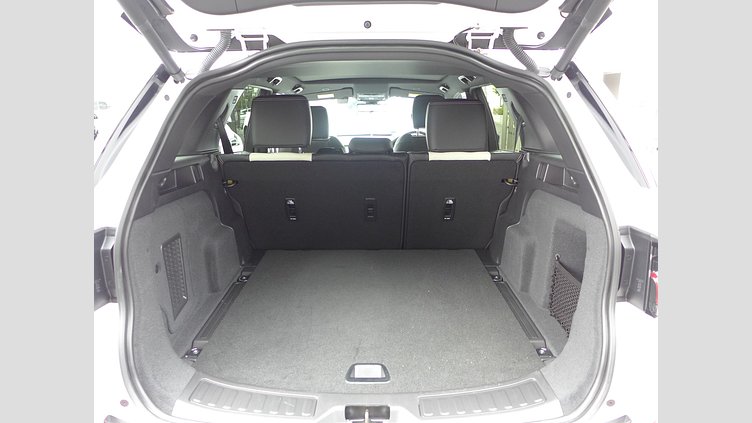 2024 認定中古車 Land Rover Discovery Sport オストゥーニパールホワイト D200マイルドハイブリッド（ディーゼル） 標準ホイール DYNAMIC SE