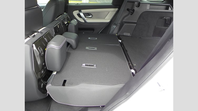 2024 認定中古車 Land Rover Discovery Sport オストゥーニパールホワイト D200マイルドハイブリッド（ディーゼル） 標準ホイール DYNAMIC SE