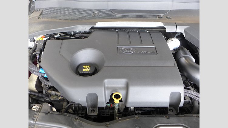 2024 認定中古車 Land Rover Discovery Sport オストゥーニパールホワイト D200マイルドハイブリッド（ディーゼル） 標準ホイール DYNAMIC SE