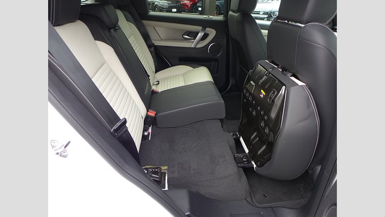 2024 認定中古車 Land Rover Discovery Sport オストゥーニパールホワイト D200マイルドハイブリッド（ディーゼル） 標準ホイール DYNAMIC SE