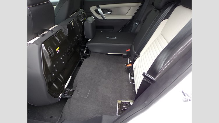 2024 認定中古車 Land Rover Discovery Sport オストゥーニパールホワイト D200マイルドハイブリッド（ディーゼル） 標準ホイール DYNAMIC SE