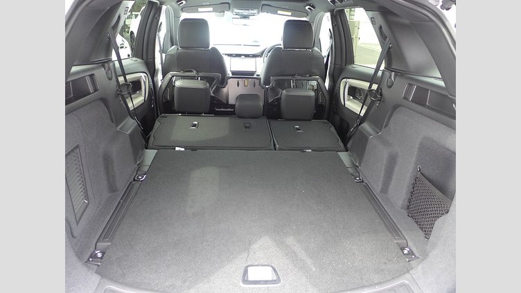 2024 認定中古車 Land Rover Discovery Sport オストゥーニパールホワイト D200マイルドハイブリッド（ディーゼル） 標準ホイール DYNAMIC SE