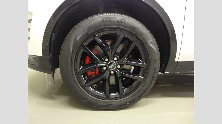 2024 認定中古車 Land Rover Discovery Sport オストゥーニパールホワイト D200マイルドハイブリッド（ディーゼル） 標準ホイール DYNAMIC SE
