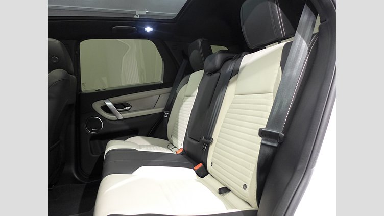 2024 認定中古車 Land Rover Discovery Sport オストゥーニパールホワイト D200マイルドハイブリッド（ディーゼル） 標準ホイール DYNAMIC SE