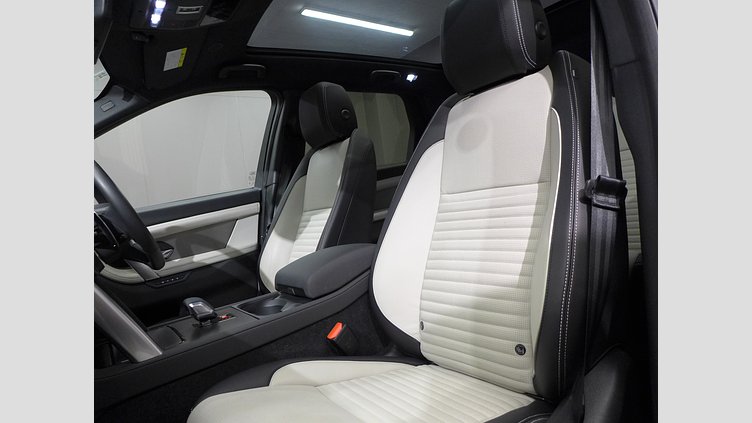 2024 認定中古車 Land Rover Discovery Sport オストゥーニパールホワイト D200マイルドハイブリッド（ディーゼル） 標準ホイール DYNAMIC SE