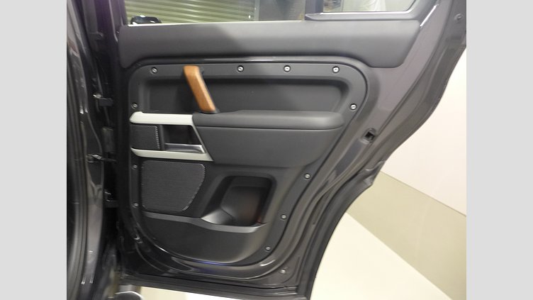 2023 認定中古車 Land Rover Defender 110 カルパチアングレイ D300 AWD（AT） X-DYNAMIC HSE