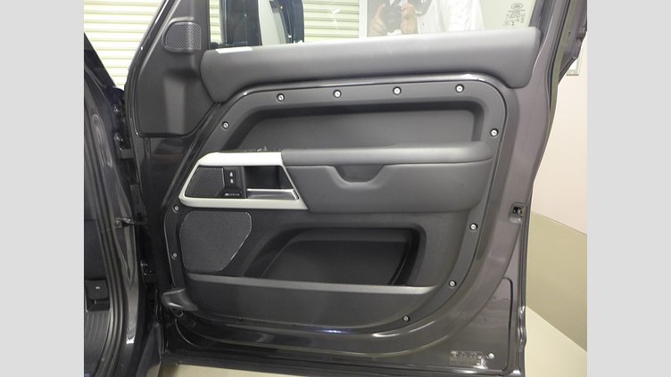 2023 認定中古車 Land Rover Defender 110 カルパチアングレイ D300 AWD（AT） X-DYNAMIC HSE