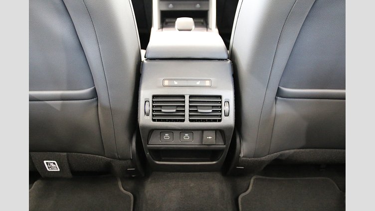 2025 認定中古車 Land Rover Discovery Sport オストゥーニパールホワイト D200マイルドハイブリッド（ディーゼル） S
