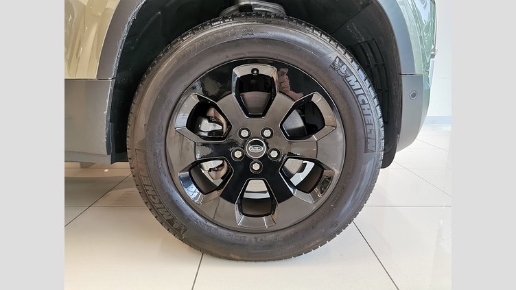 2023 認定中古車 Land Rover Defender 110 パンゲアグリーン P300 AWD（AT） SE