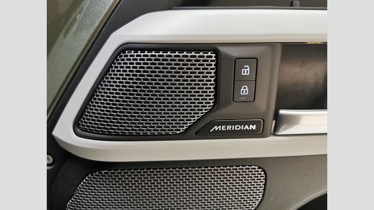 2023 認定中古車 Land Rover Defender 110 パンゲアグリーン P300 AWD（AT） SE