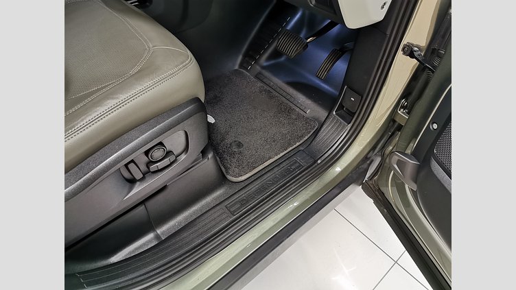 2023 認定中古車 Land Rover Defender 110 パンゲアグリーン P300 AWD（AT） SE