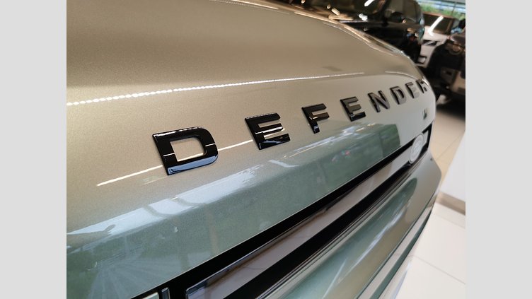 2023 認定中古車 Land Rover Defender 110 パンゲアグリーン P300 AWD（AT） SE